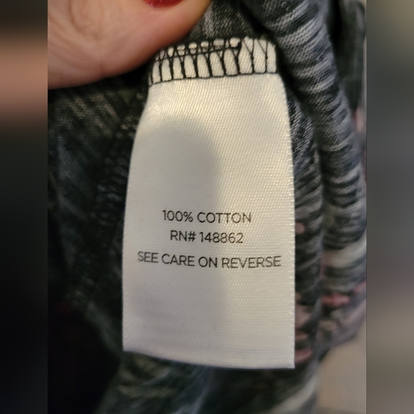 Torrid Floral V-Neck Women's Top - Picture 4 of 5